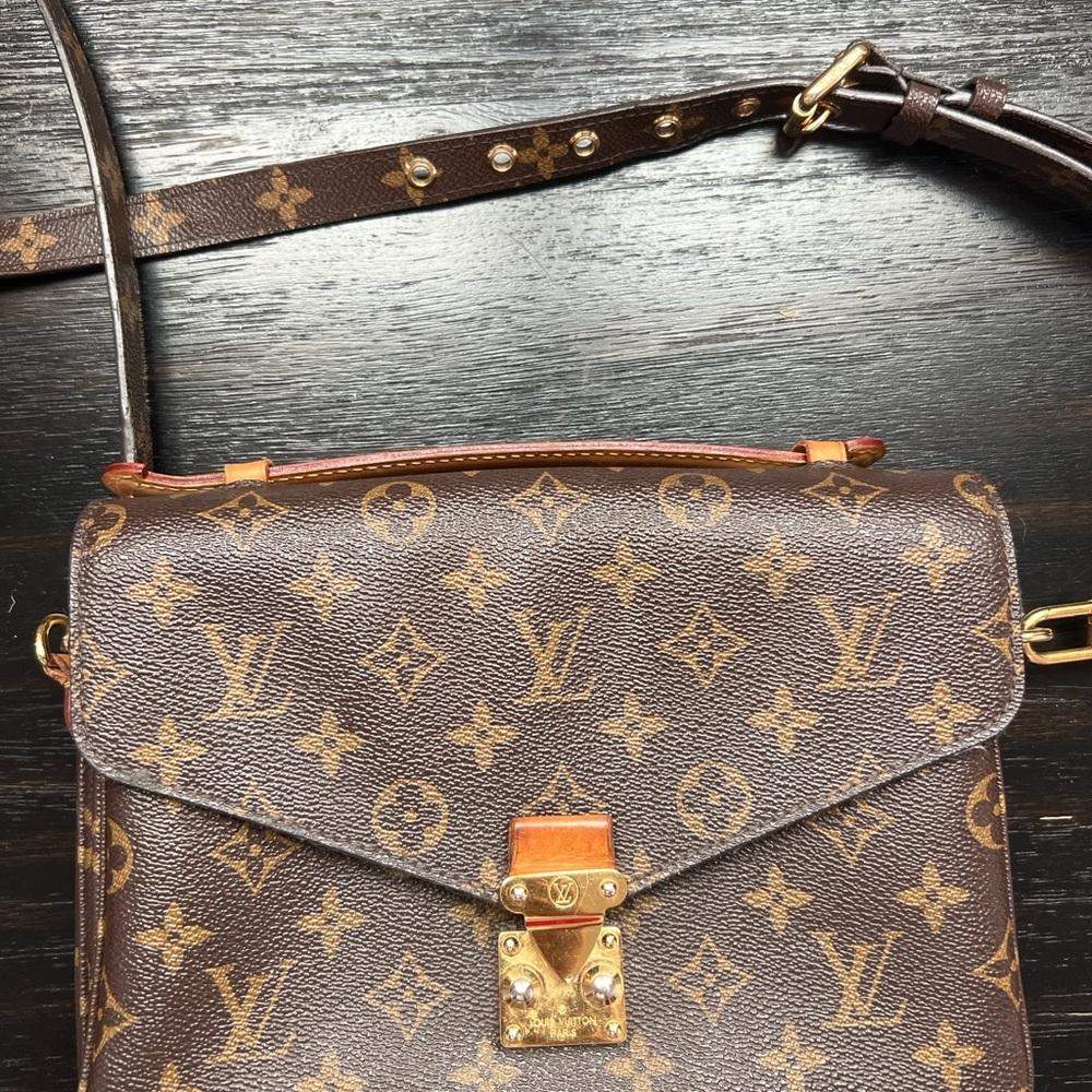 Louis Vuitton Pochette Métis Classic Monogram Crossbody Bag